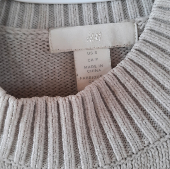H&M knit mockneck sweater - Picture 3 of 3